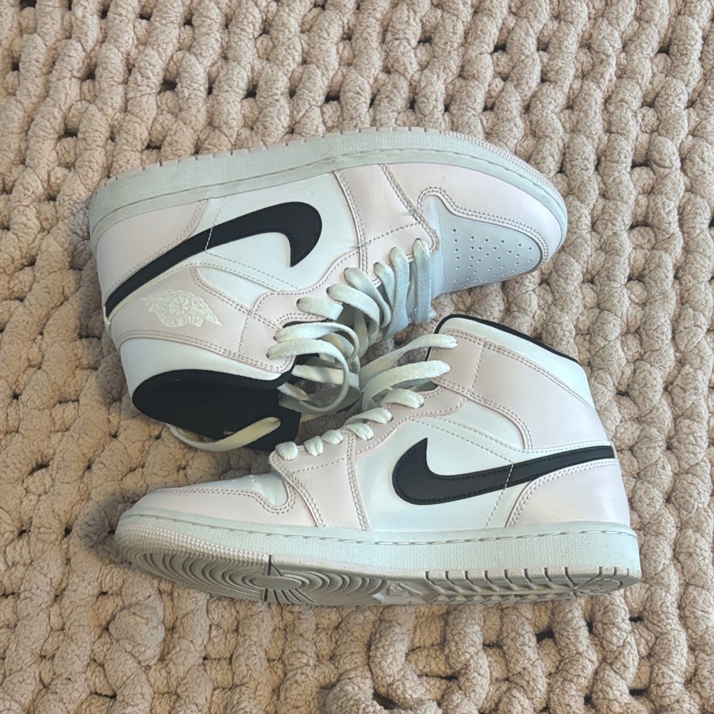 Nike Jordan 1 Mid Barley Rose